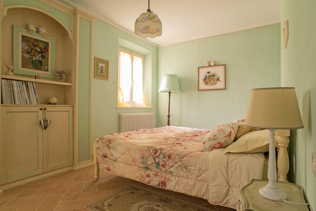 Poggio Berni Il Poggianino Bed & Breakfast エクステリア 写真